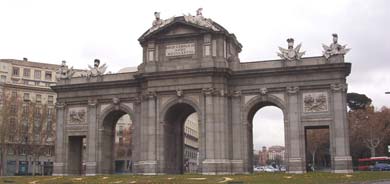 Puerta de Alcala - City tour por Madrid Puerta de Alcala - City tour por Madrid